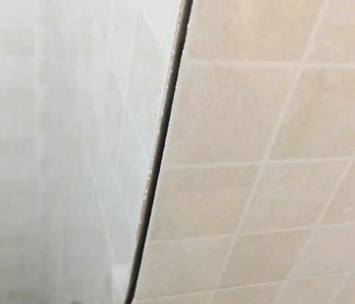 龙圩瓷砖空鼓维修公司分享阳台瓷砖脱落的修复过程可以分为以下几个步骤